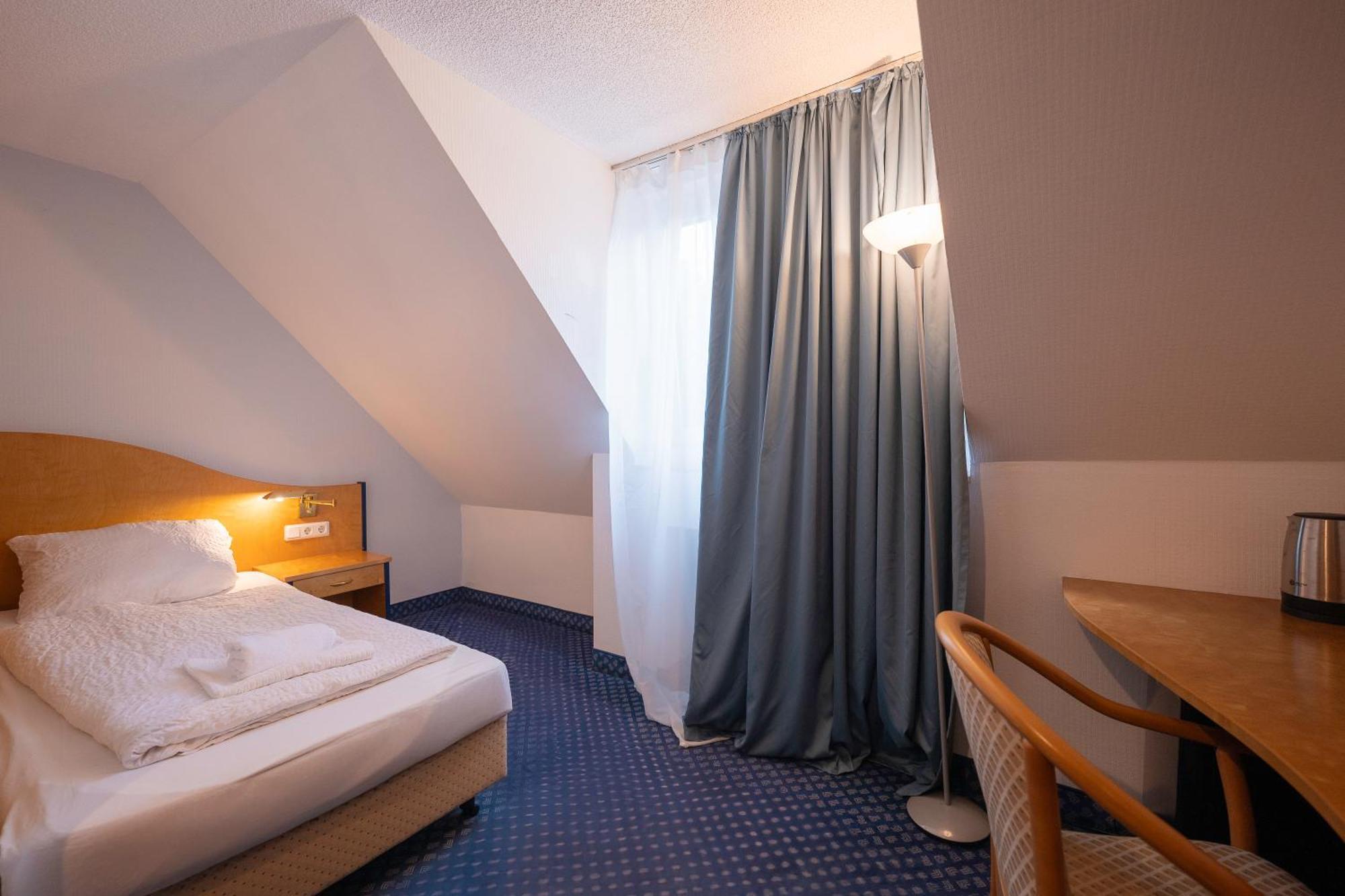 Viktoria Duesseldorf-neuss 3*